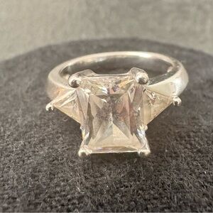 Gorgeous .925 Silver Vintage Princess-Cut Center Stone cz womens sz 5.5 ring